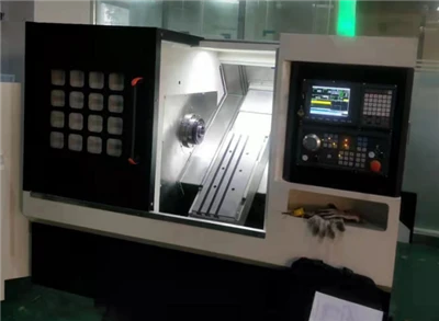 Tornio per utensili CNC